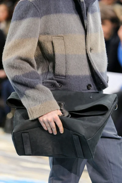 Look 19